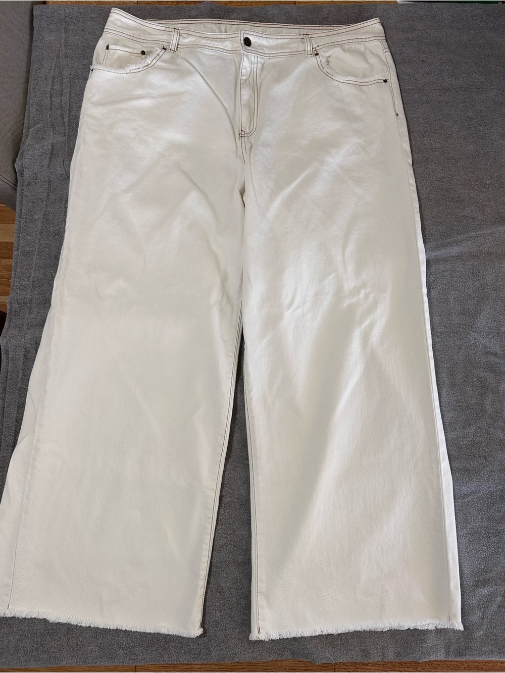 Women’s Wide-Leg White Jeans